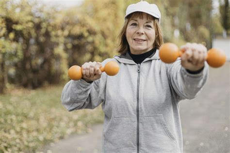 Prática de exercícios promove benefícios para mulheres na menopausa