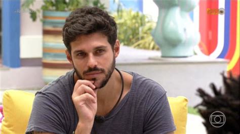 Irmão de Rodrigo Mussi diz que ex BBB foi extubado e já fala e anda