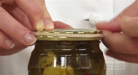 how to open jar that is stuck