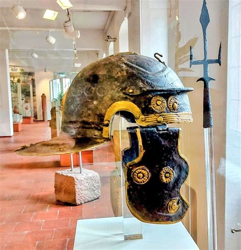 Preserved Roman helmet « IMPERIUM ROMANUM