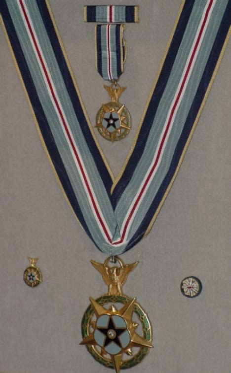 NASA Medals - CIVILIAN MEDALS & DECORATIONS [REF] - U.S. Militaria Forum