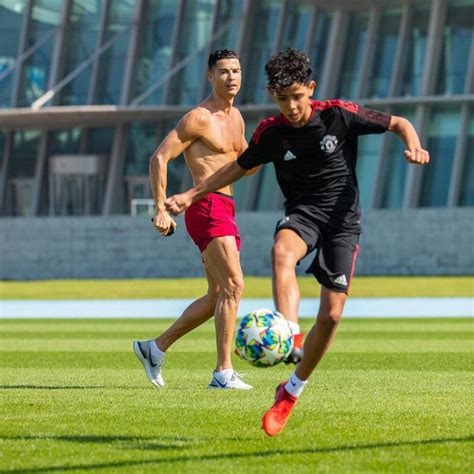 Cristiano Ronaldo y su hijo compañeros de gimnasio HOLA