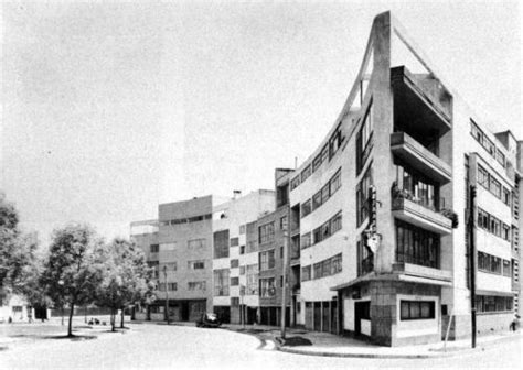 Una Vida Moderna | El conjunto de edificios construidos entre 1940 y...