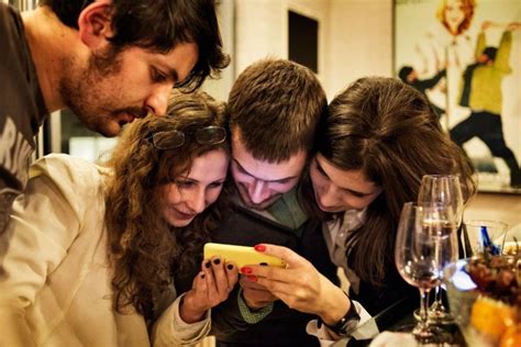 Viaţa după închisoare fetele Pussy Riot într un fotoreportaj Time