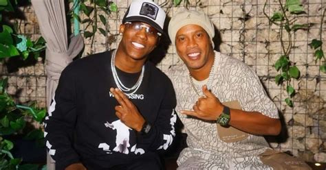 Yordenis Ug S Comparte Foto Junto A Ronaldinho Leyenda Gracias Por