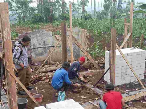 Asep Imaludin Perangkat Desa Sirnagalih Bayongbong Garut Pantau