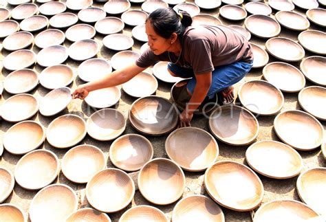 Kerajinan Gerabah Tradisional Antara Foto