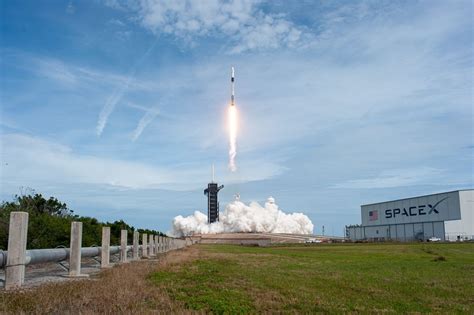 FAA cuts the red tape for commercial rocket launches (and landings, too) | Space