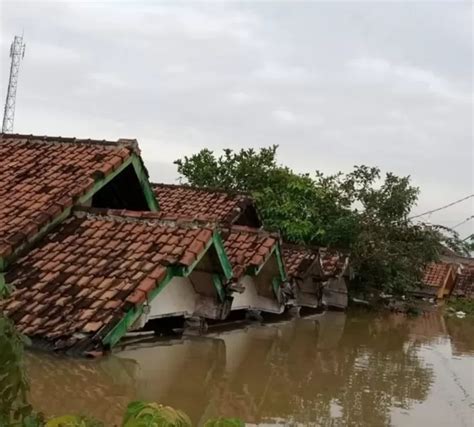 Curah Hujan Tinggi 20 Kecamatan Di Kabupaten Karawang Terkepung Banjir