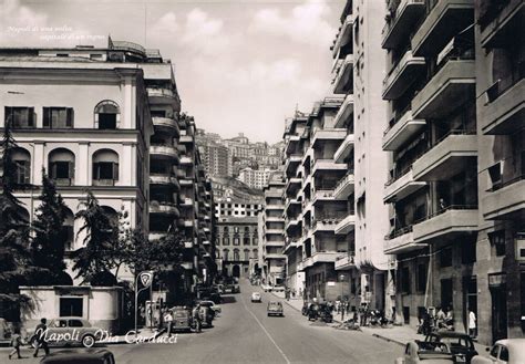 Napoli Quartiere Chiaia Via Giosuè Carducci in fondo via dei Mille