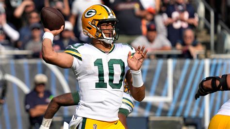 Packers' Jordan Love throws for three TDs in win over rival Bears | Fox ...