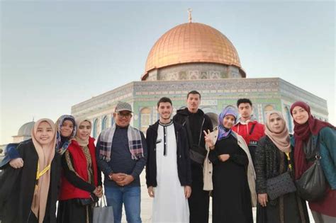 Sholat Jum At Masjidil Aqsa Wisata Cahaya Kaabah Tour Travel