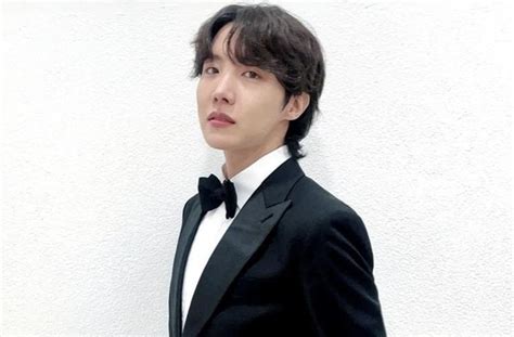 Profil J Hope Member BTS Yang Berangkat Wamil Hari Ini