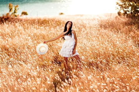 Wallpaper Model Plants Field Hat Smiling Women Outdoors Dark