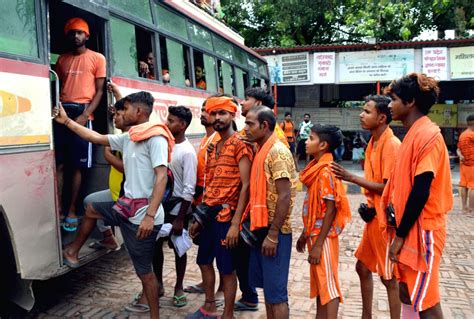 Ghaziabad Lord Shiva Devotees Kanwariyas Are Boarding A Bus To Haridwar