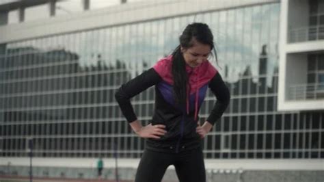 Sexy Brunette Girl Stretches Her Muscles Stock Video Pond