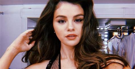 Selena Gomez Faz Desabafo E Diz Que Pensa Em Se Aposentar Da M Sica