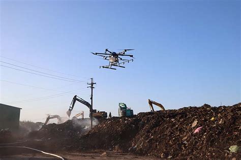 出動怪手、空拍機撲滅火勢 西山公墓垃圾場火警