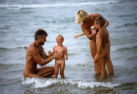 A Nudez Dos Pais Diante Dos Filhos Os Naturistassexiezpix Web Porn