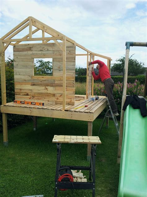 Construire une cabane avec des palettes Bricolage Maison et décoration