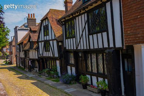 Lovely Cobbled Lane With Old Medieval Timbered Houses In Historic Town Of Rye 이미지 2033758953