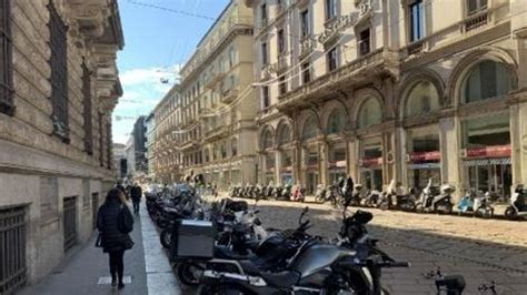 In Via Santa Margherita Stop Al Parcheggio Delle Moto Continua La