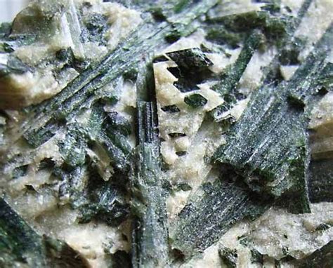 Actinolite | Silicate, Greenstone, Amphibole | Britannica