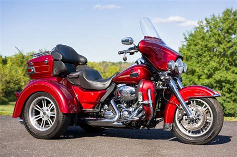 2009 Harley Davidson FLHTCUTG Tri Glide Ultra Classic Red Hot