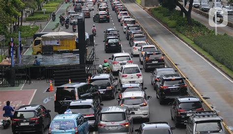 Persiapan Panggung Malam Muda Mudi Jakarta Untuk Rayakan Tahun Baru