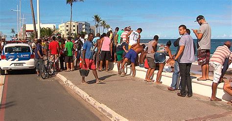 G1 Homem morre e outro fica ferido após serem baleados em Amaralina