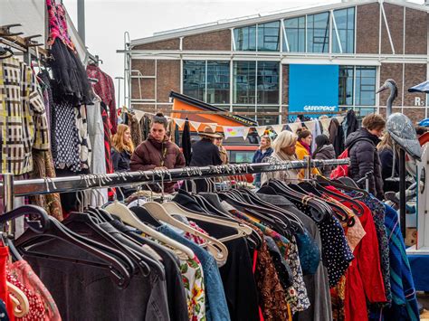 Europas größten Flohmarkt gibt es in Amsterdam bis zu 750 Stände