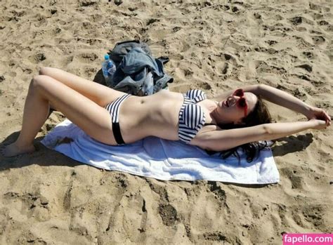 Hot Fern Brady Bikini Pics