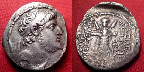 DEMETRIOS III EUKAIROS AR silver tetradrachm. Early issue. Cult statue of Atargatis.