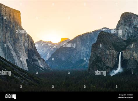 Yosemite tunnel view sunrise hi-res stock photography and images - Alamy