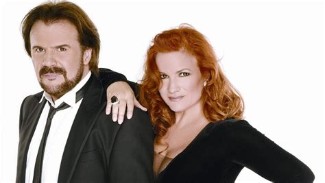 8/15: Latin duo Pimpinela talk fame, fans