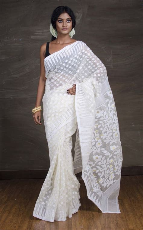 Dhakai Jamdani Saree In Off White And Gold Dhakai Jamdani Saree Jamdani Saree Saree Look