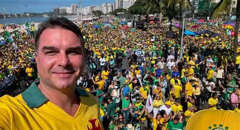 Flávio Bolsonaro diz que ex presidente não pode ser responsabilizado