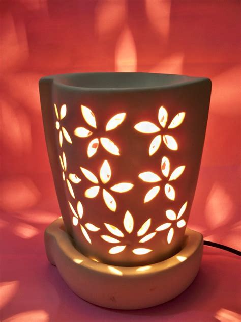 White Electronic Aroma Lamp at Rs 195/piece in New Delhi | ID: 6341271412