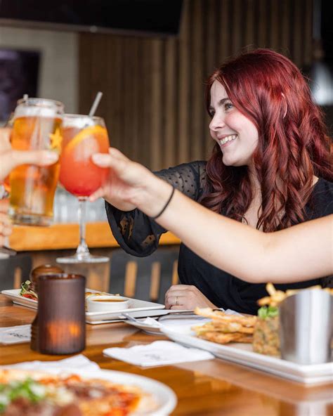 Dining and Atmosphere at Zibo! Restaurant in Boisbriand 1