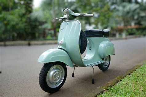 Vespa 50 N | Vespa 50, Vespa vintage, Vespa