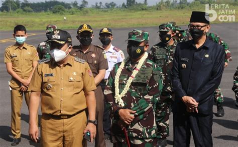 Atraksi Pesawat Dan Vaksin Di Bandara Jember