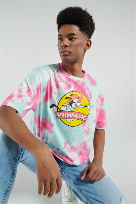 Camiseta unicolor tie dye oversize con diseño de Animaniacs