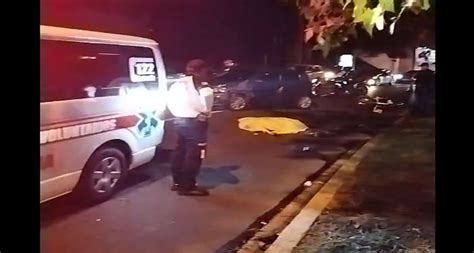 Accidente De Tr Nsito Entre Dos Motociclistas Y Un Conductor De Auto