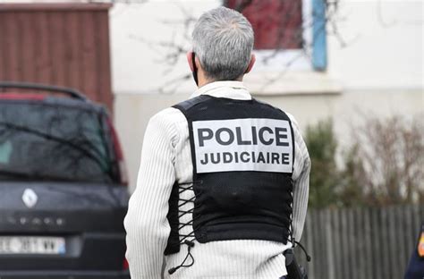 Un Homme Blessé Par Des Coups De Feu à Clermont Ferrand Deux Suspects