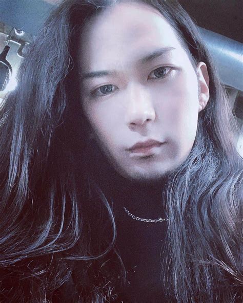 Natsuさんのインスタグラム写真 Natsuinstagram 「そろそろ目の周り黒くしたい」2月28日 13時37分 Natsu Nb