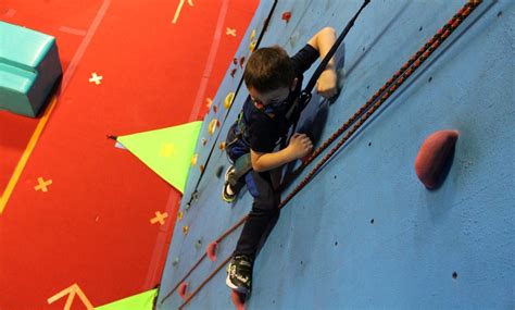 Climbing - Indoor - Challenge Rocks | Groupon