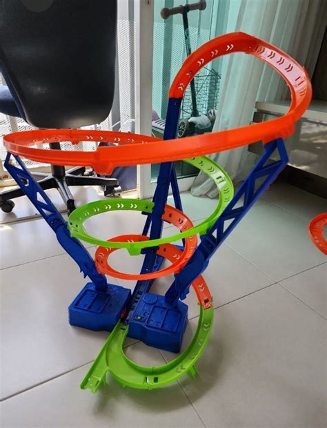 Hot Wheel Spiral Speed Crash Hobbies Toys Toys Games On Carousell