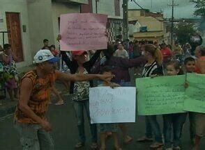 AB TV 2ª Edição Moradores pedem lombadas durante protesto no Bairro