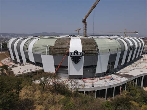 Escudo do Galo é instalado na Arena MRV Clube Atlético Mineiro