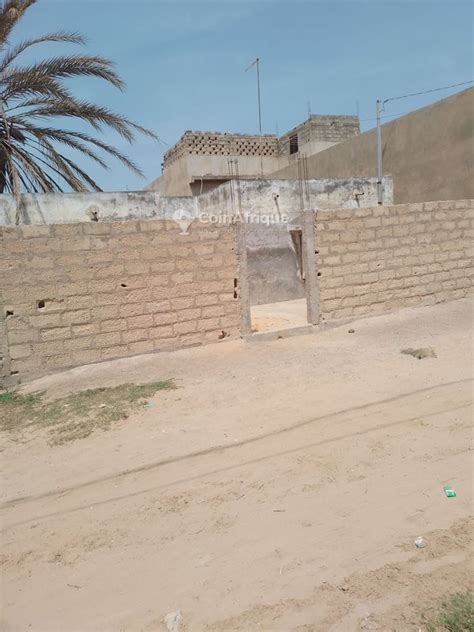 Terrains Vente villa à démolir 150 m² Zac Mbao au Sénégal